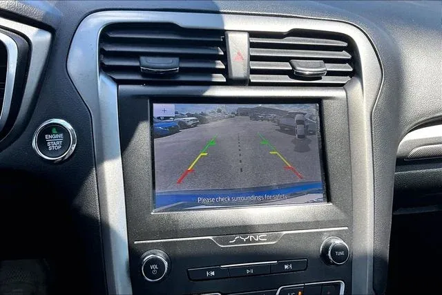 2020 Ford Fusion SE thumbnail 13