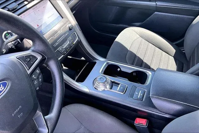 2020 Ford Fusion SE thumbnail 15
