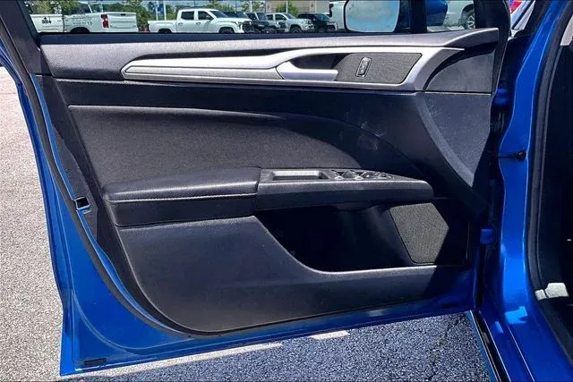 2020 Ford Fusion SE thumbnail 17