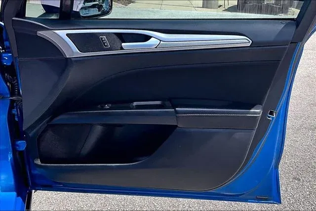 2020 Ford Fusion SE thumbnail 27