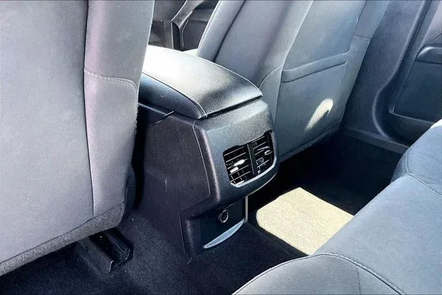 2020 Ford Fusion SE thumbnail 32