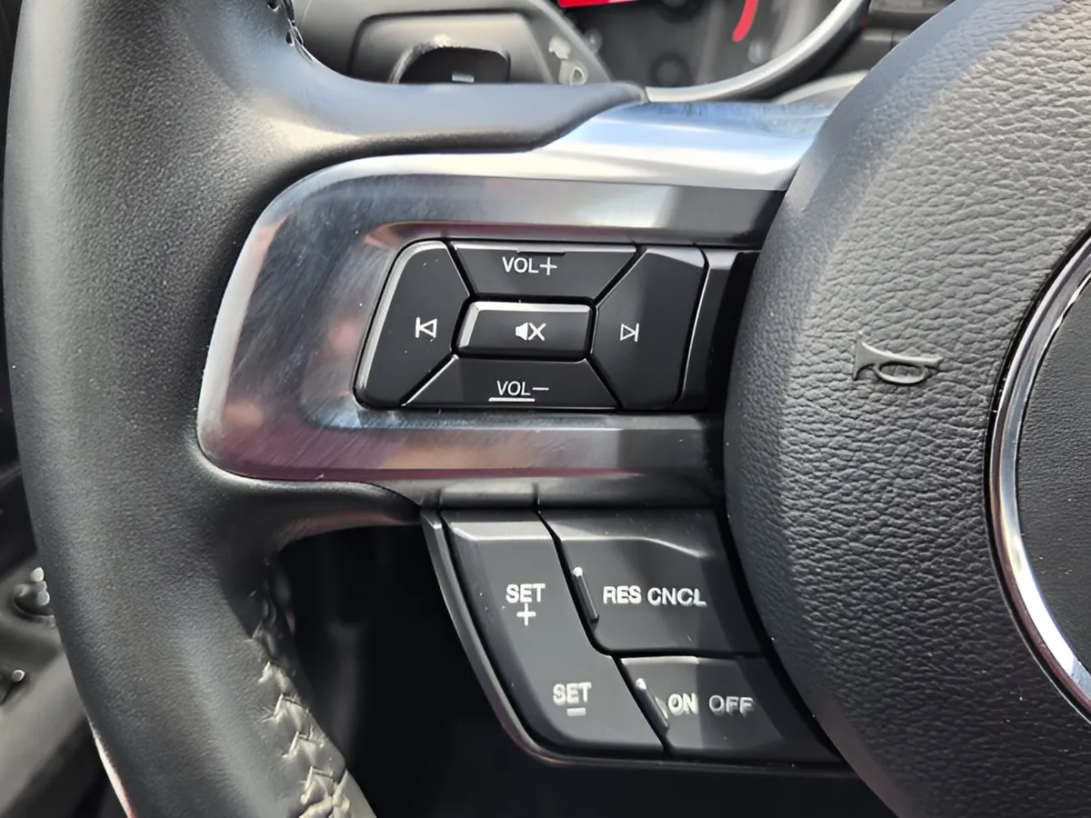 2020 Ford Mustang EcoBoost Premium thumbnail 27