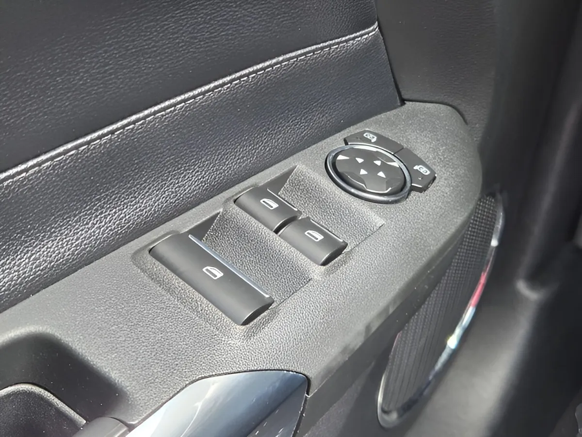 2020 Ford Mustang EcoBoost Premium thumbnail 30