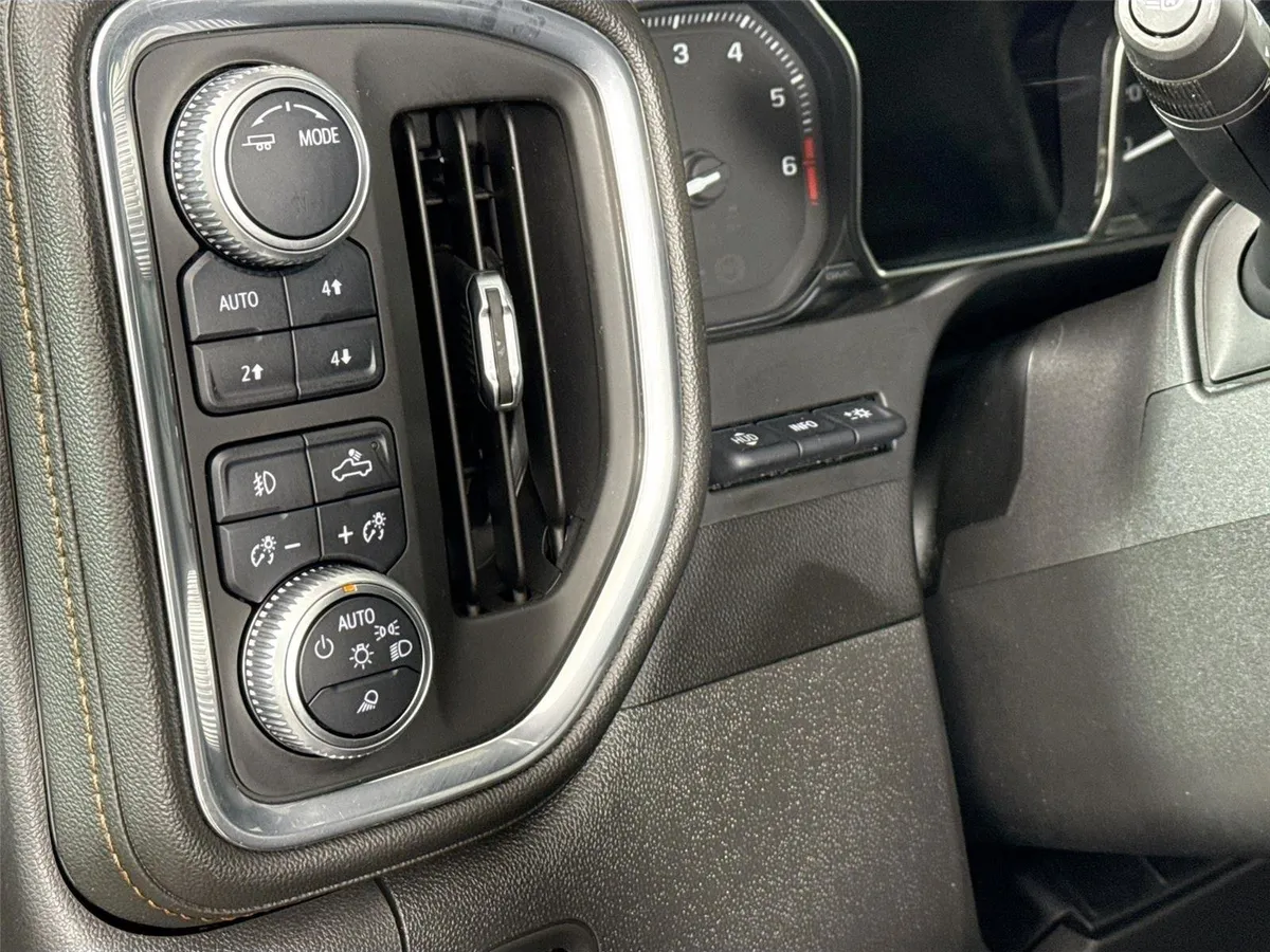 2020 GMC Sierra 1500 AT4 thumbnail 16