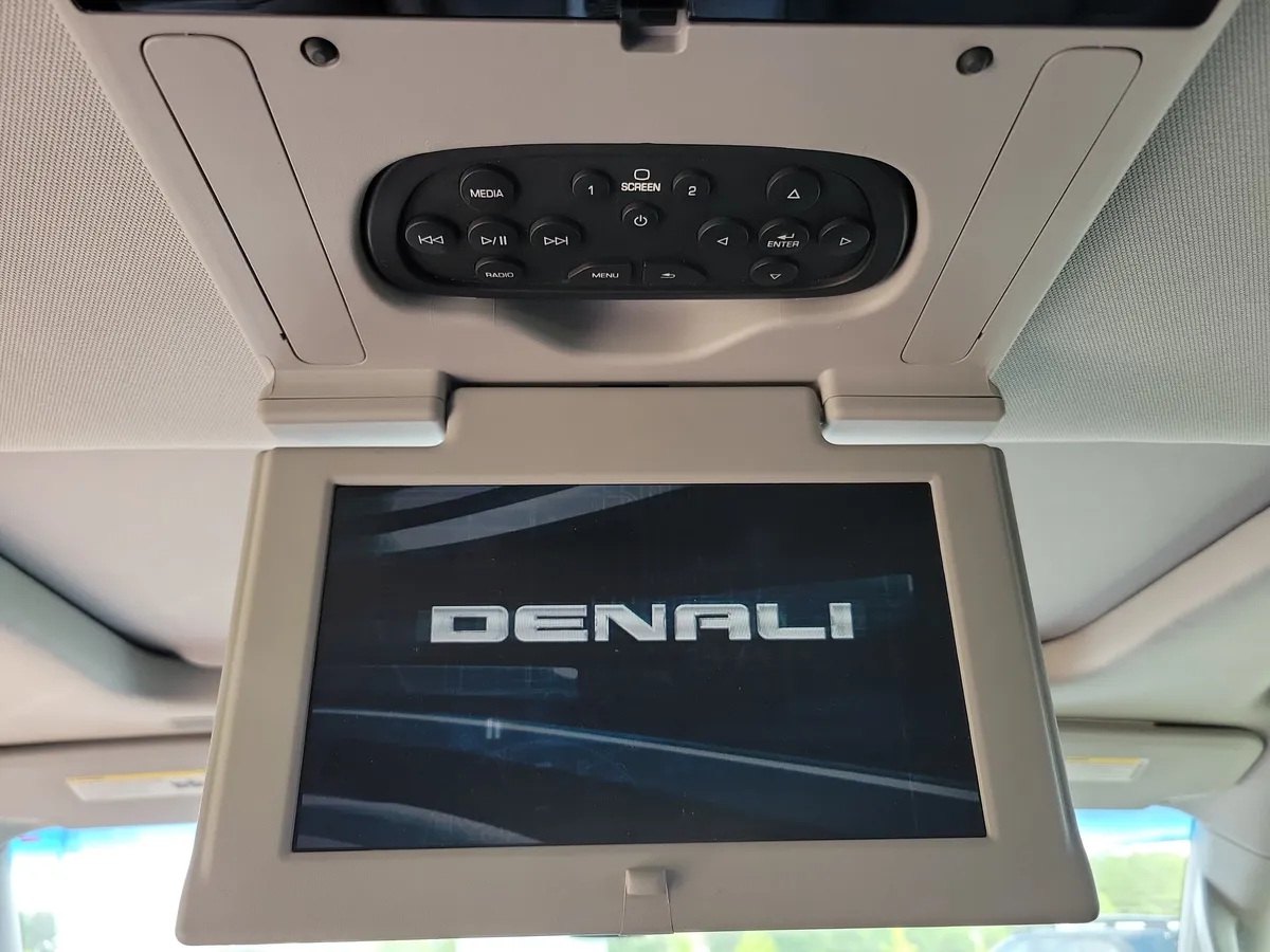 2020 GMC Yukon Denali thumbnail 17