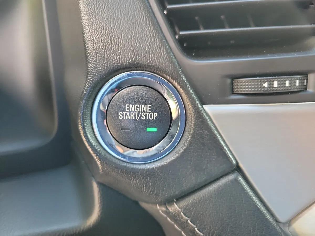 2020 GMC Yukon Denali thumbnail 23