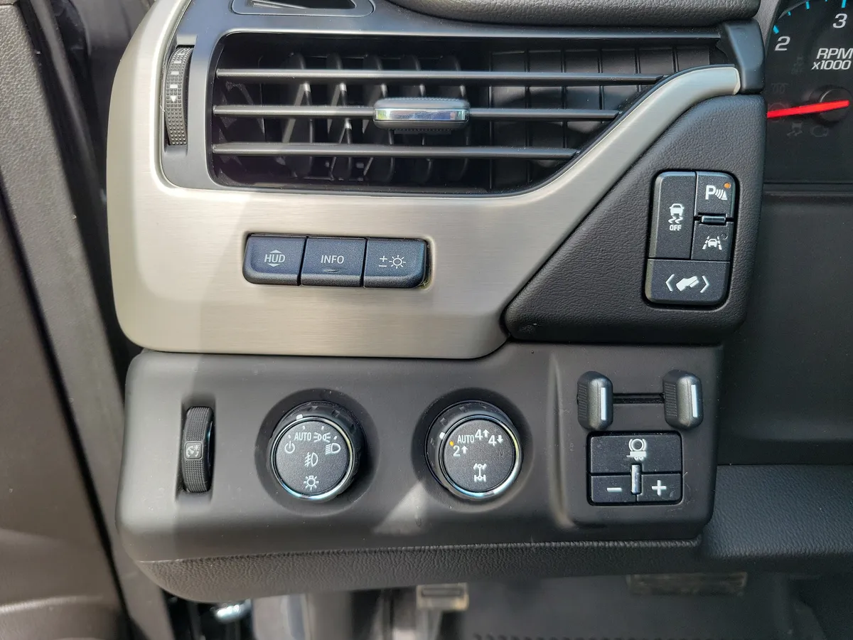 2020 GMC Yukon Denali thumbnail 28