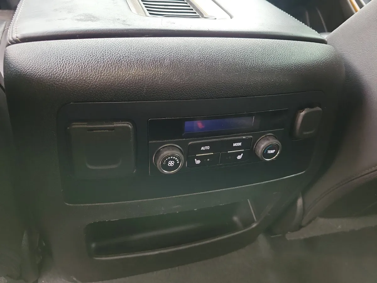 2020 GMC Yukon XL Denali thumbnail 14