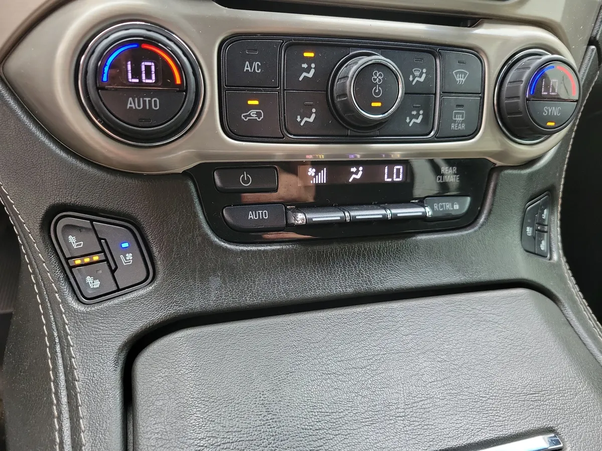 2020 GMC Yukon XL Denali thumbnail 19