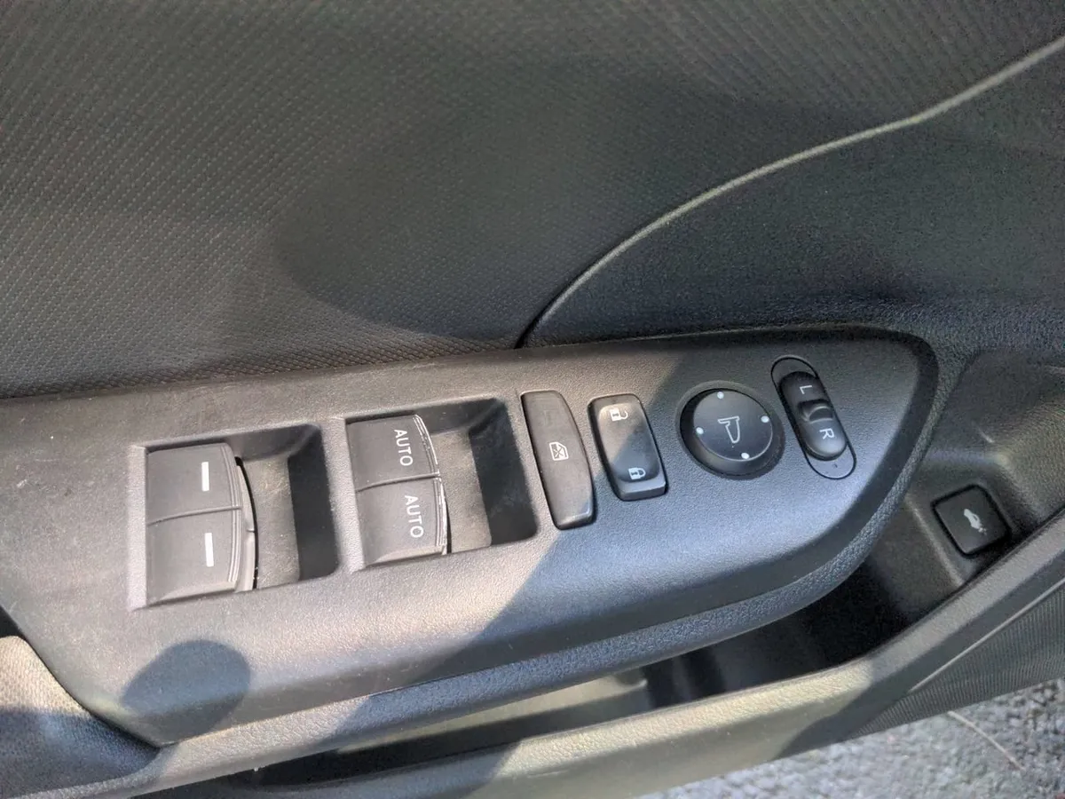 2020 Honda Civic LX thumbnail 14