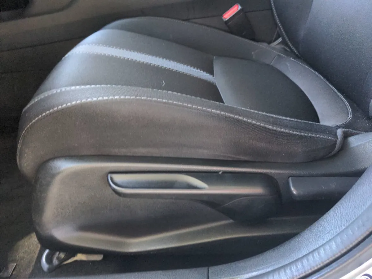 2020 Honda Civic LX thumbnail 36