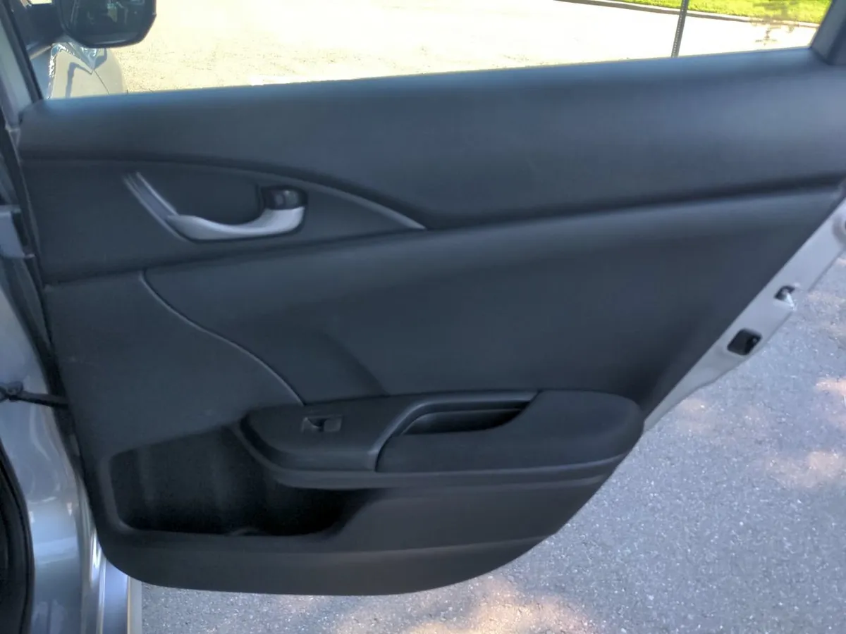 2020 Honda Civic LX thumbnail 40