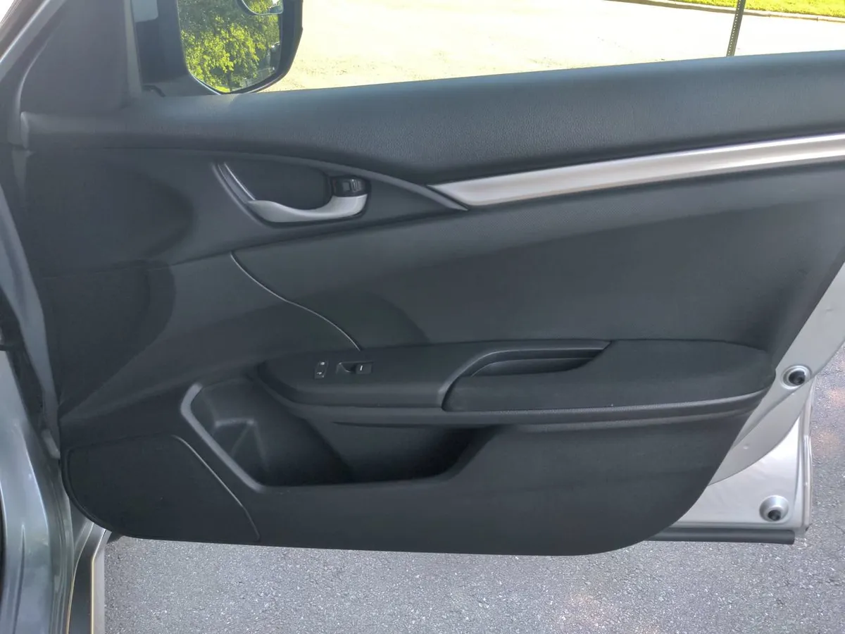 2020 Honda Civic LX thumbnail 41