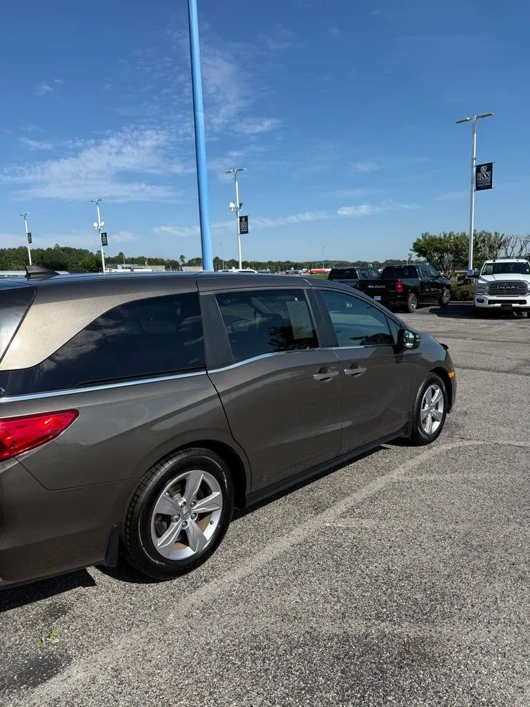 2020 Honda Odyssey EX-L thumbnail 3