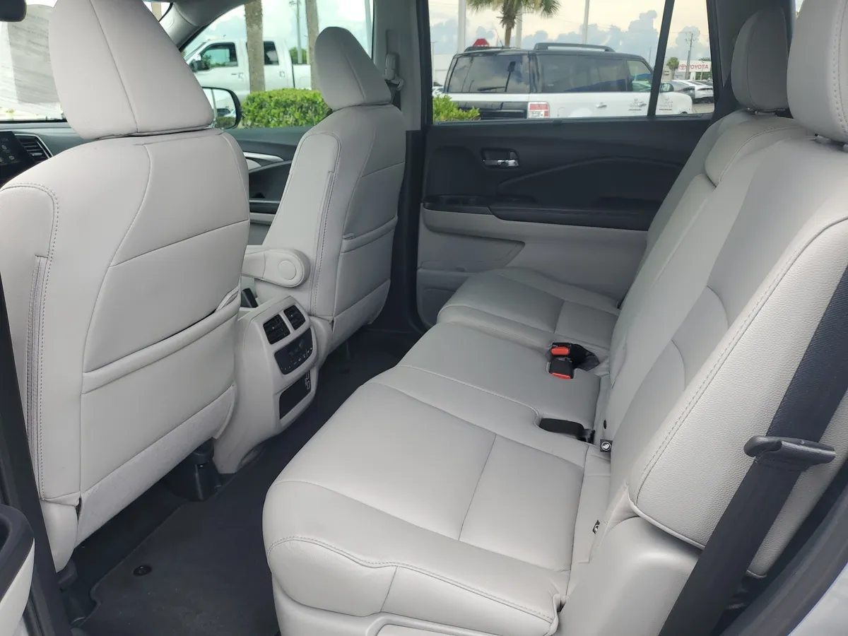 2020 Honda Pilot EX-L thumbnail 12