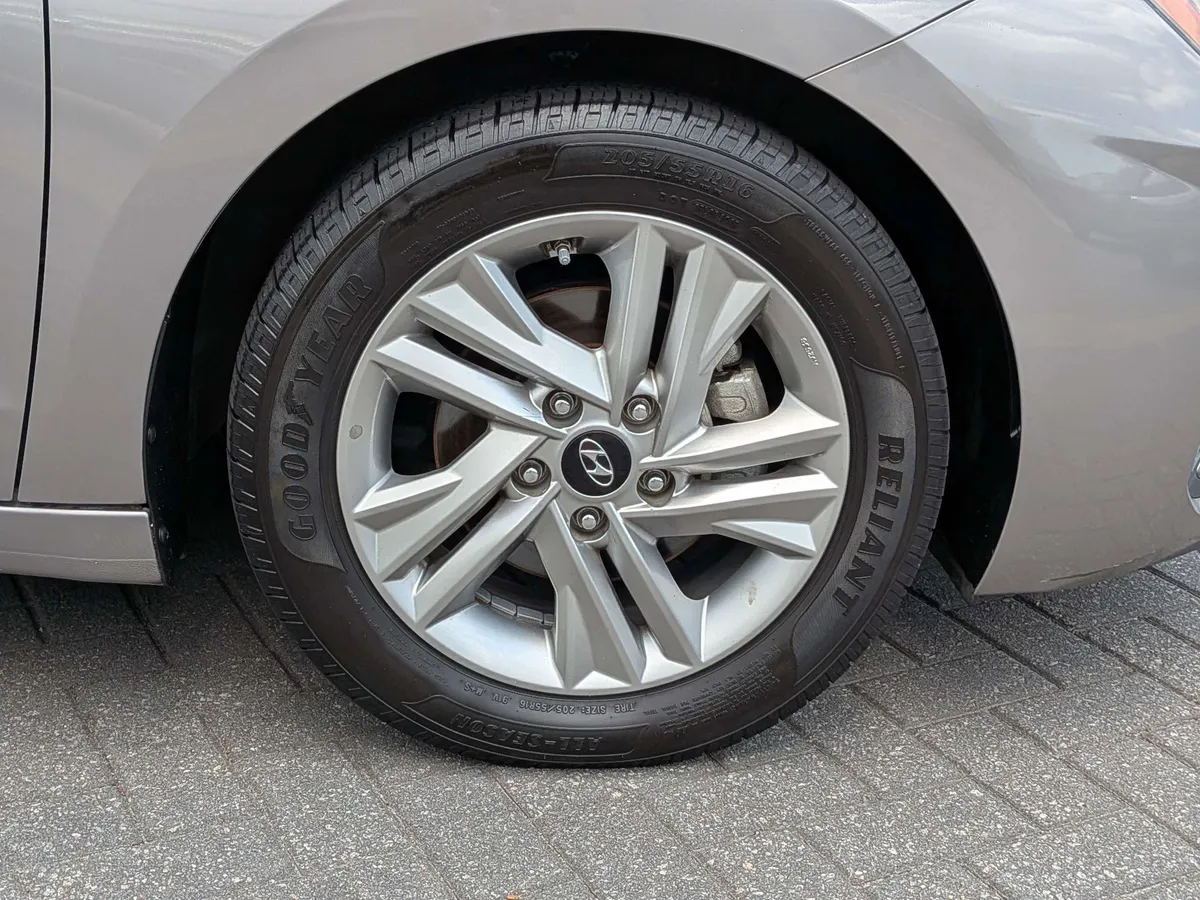2020 Hyundai Elantra Value Edition thumbnail 12