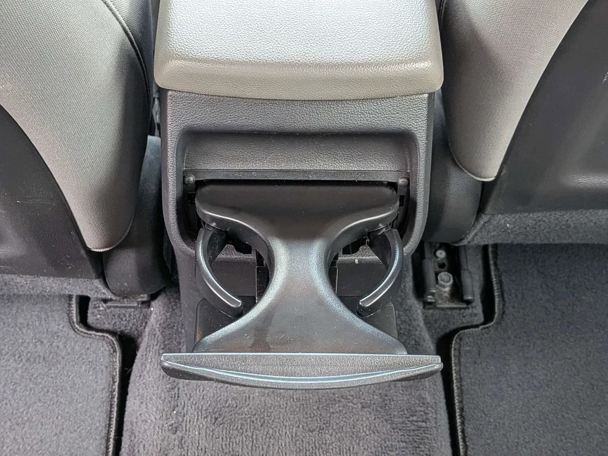 2020 Hyundai Elantra Value Edition thumbnail 16