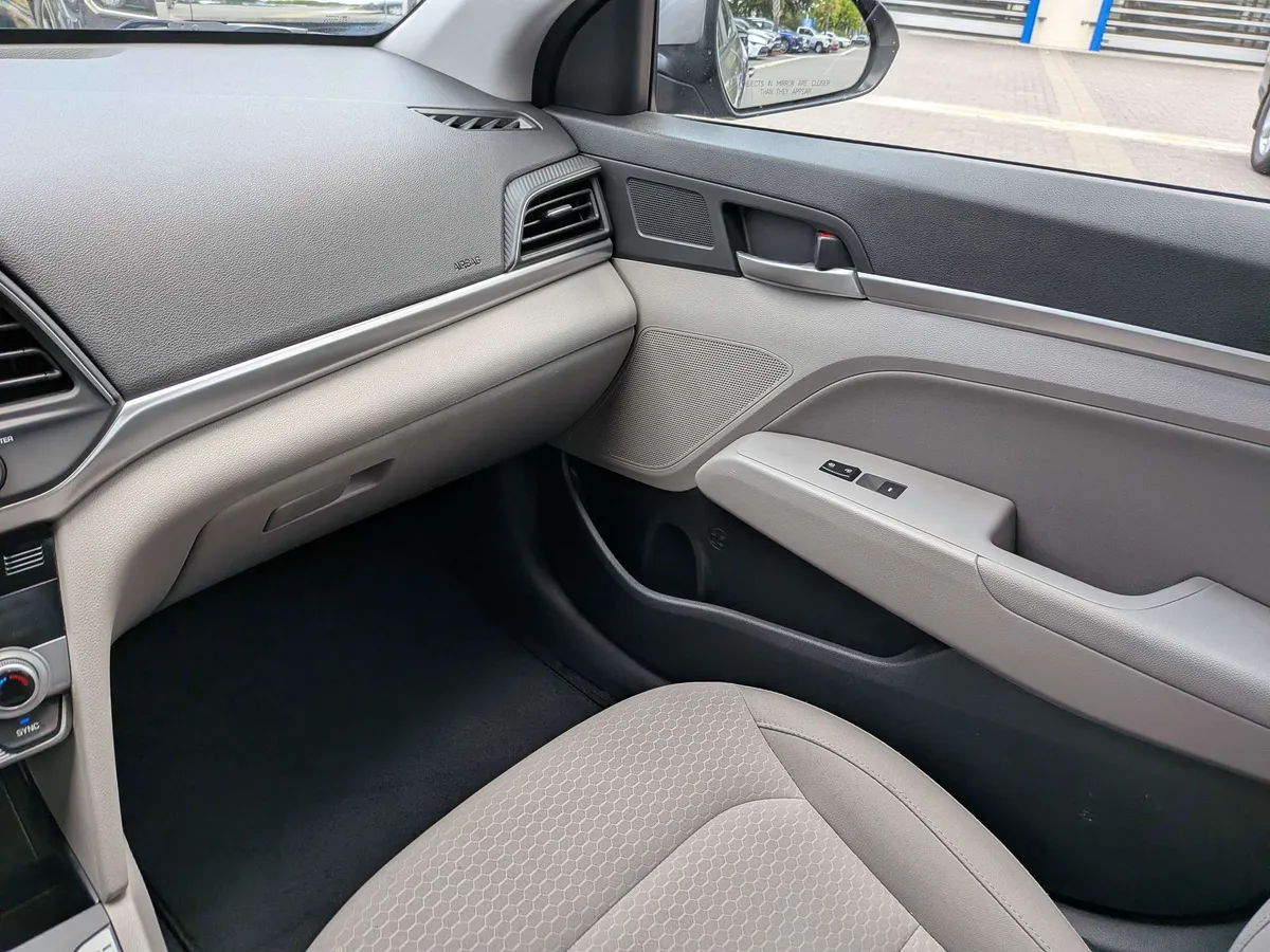 2020 Hyundai Elantra Value Edition thumbnail 19