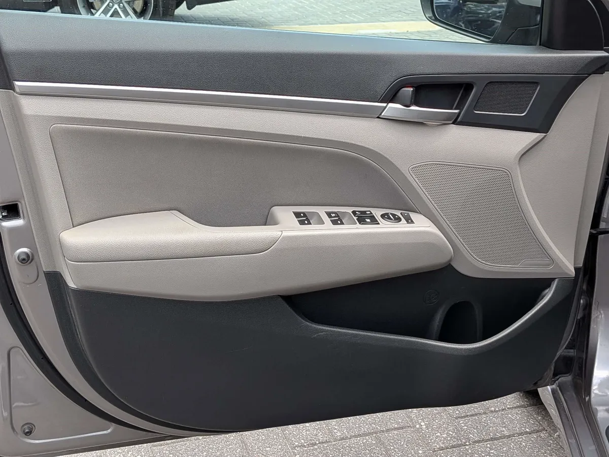 2020 Hyundai Elantra Value Edition thumbnail 22