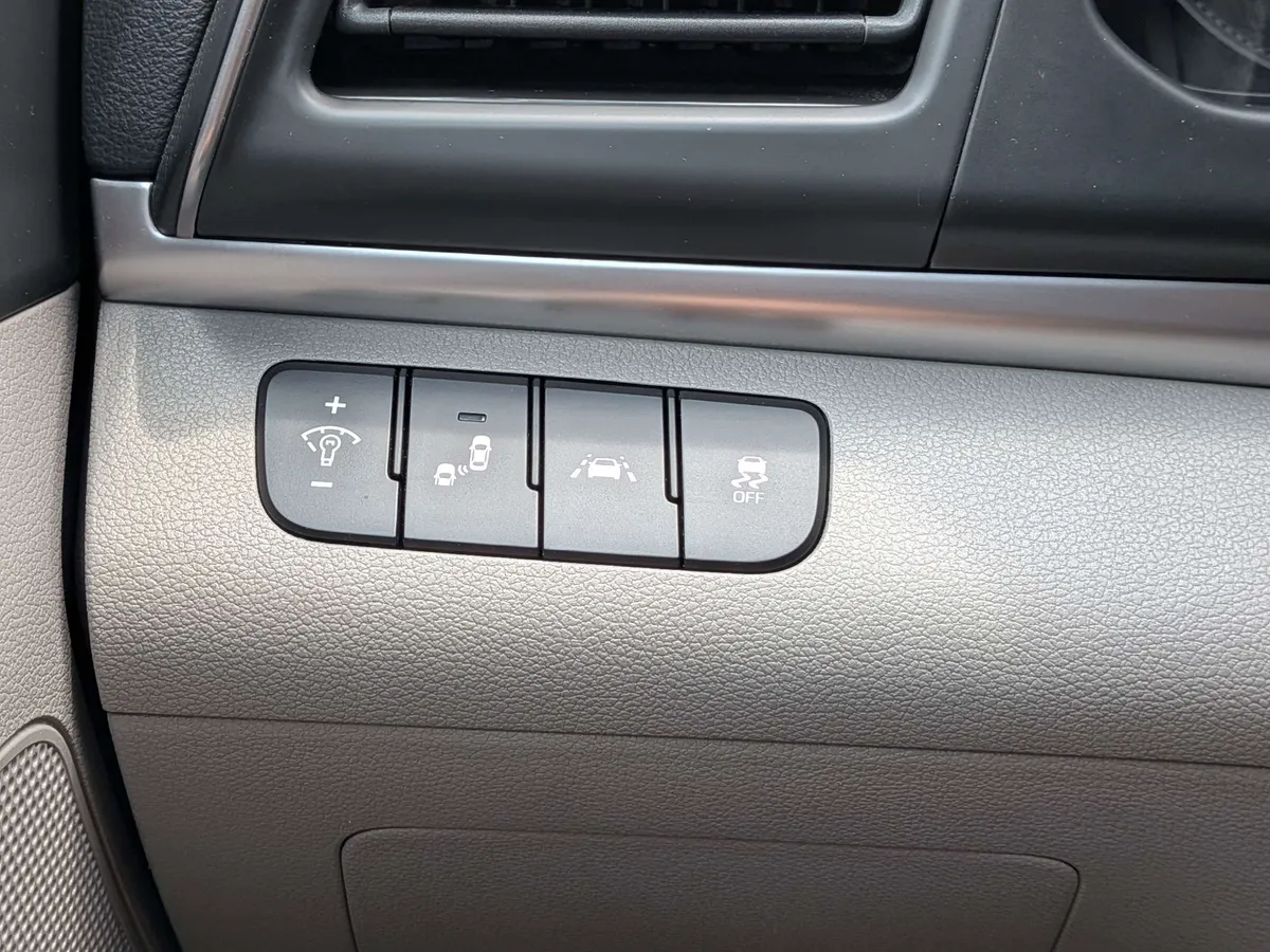 2020 Hyundai Elantra Value Edition thumbnail 29