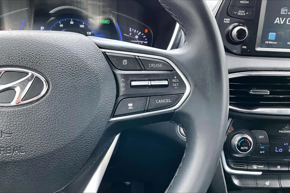 2020 Hyundai Santa Fe SEL thumbnail 23