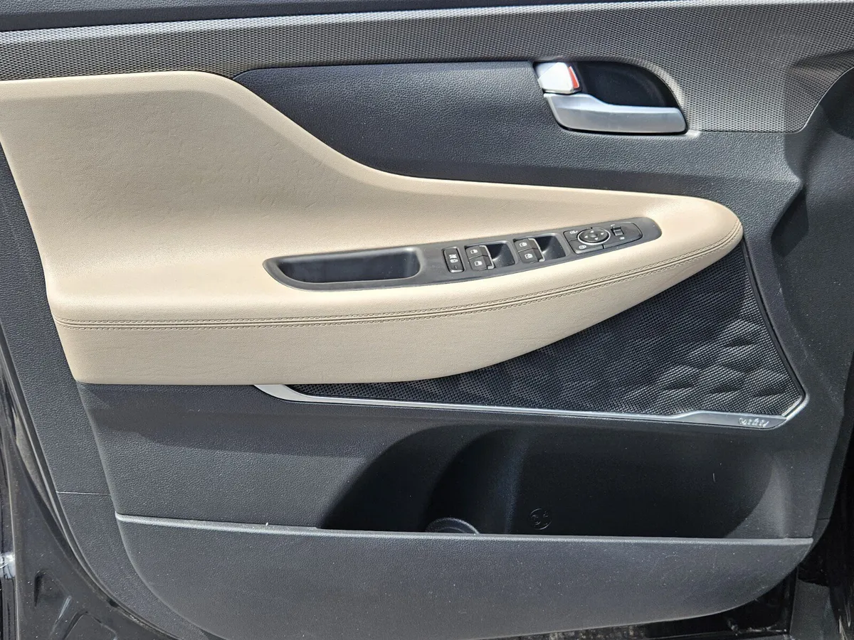 2020 Hyundai Santa Fe SEL thumbnail 16