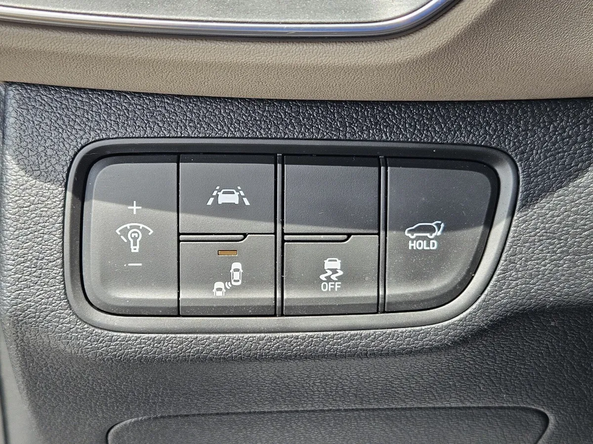 2020 Hyundai Santa Fe SEL thumbnail 17