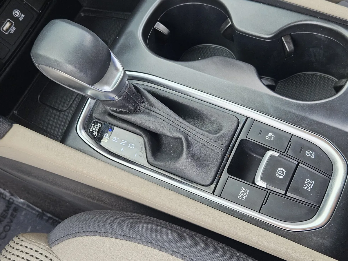 2020 Hyundai Santa Fe SEL thumbnail 19
