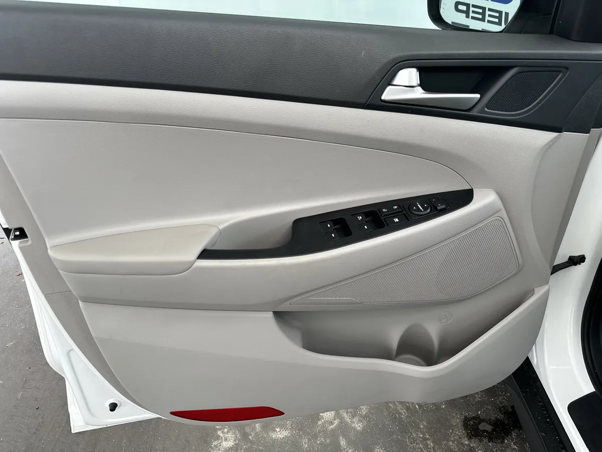 2020 Hyundai Tucson Value thumbnail 12