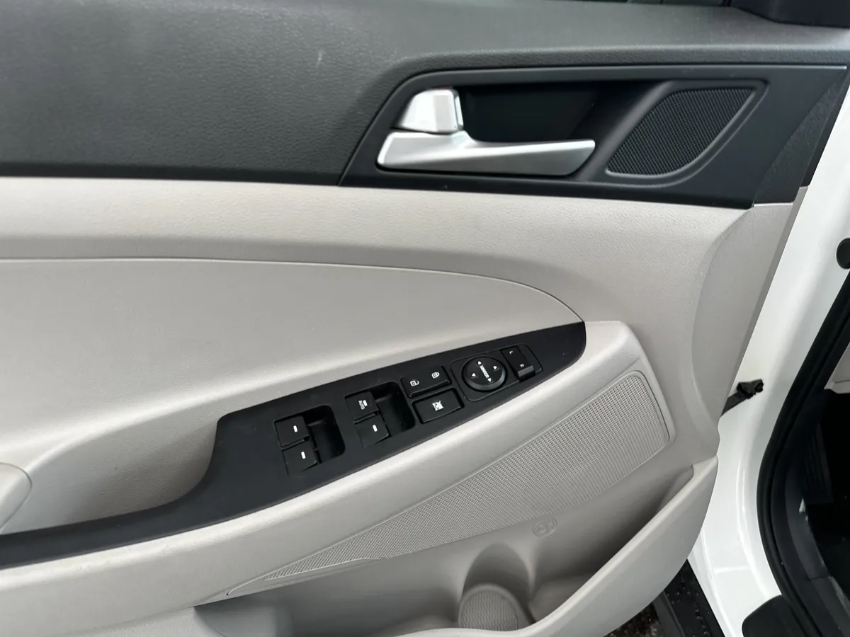 2020 Hyundai Tucson Value thumbnail 14
