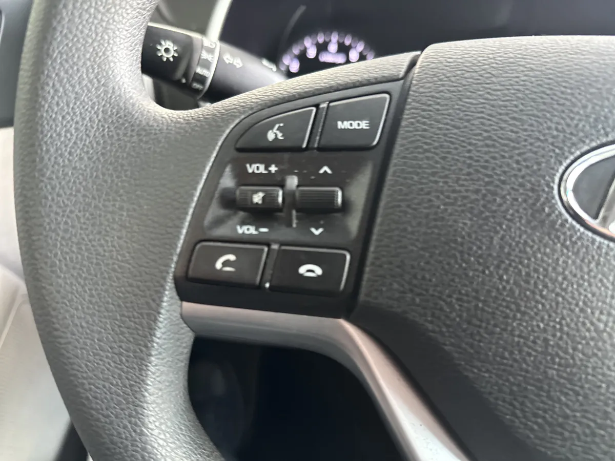 2020 Hyundai Tucson Value thumbnail 17