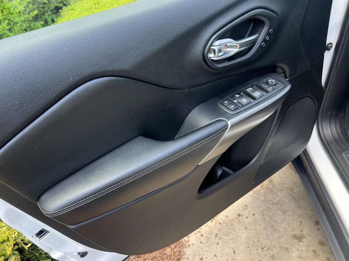 2020 Jeep Cherokee Limited thumbnail 13