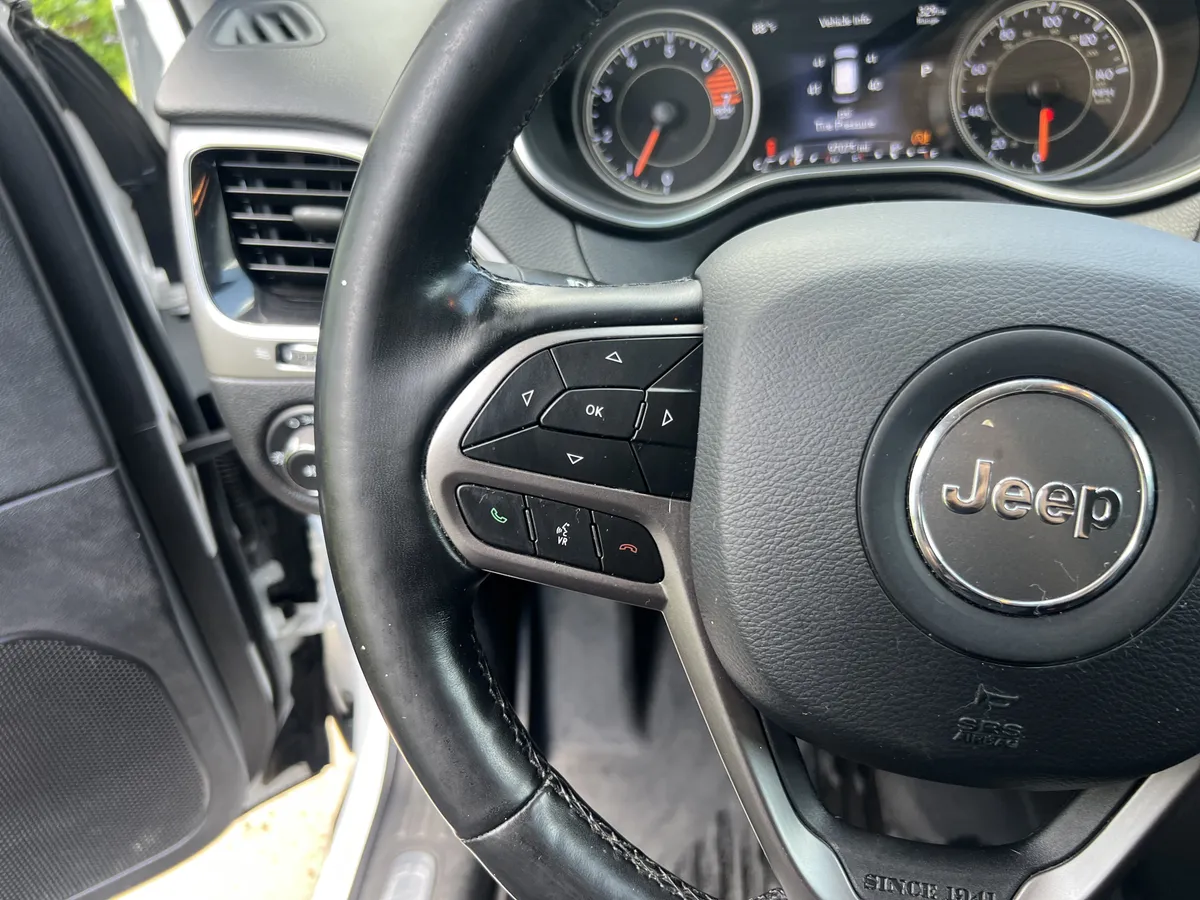 2020 Jeep Cherokee Limited thumbnail 18