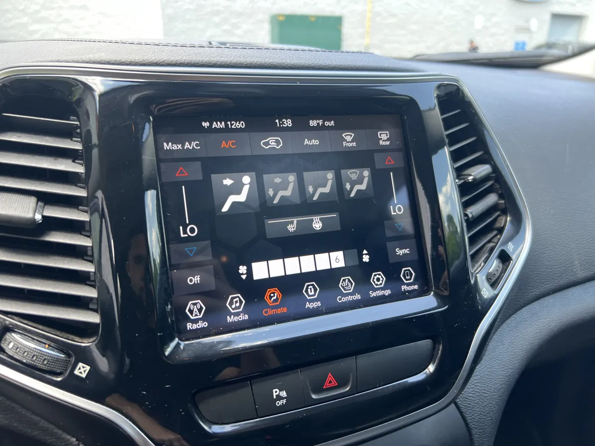 2020 Jeep Cherokee Limited thumbnail 23