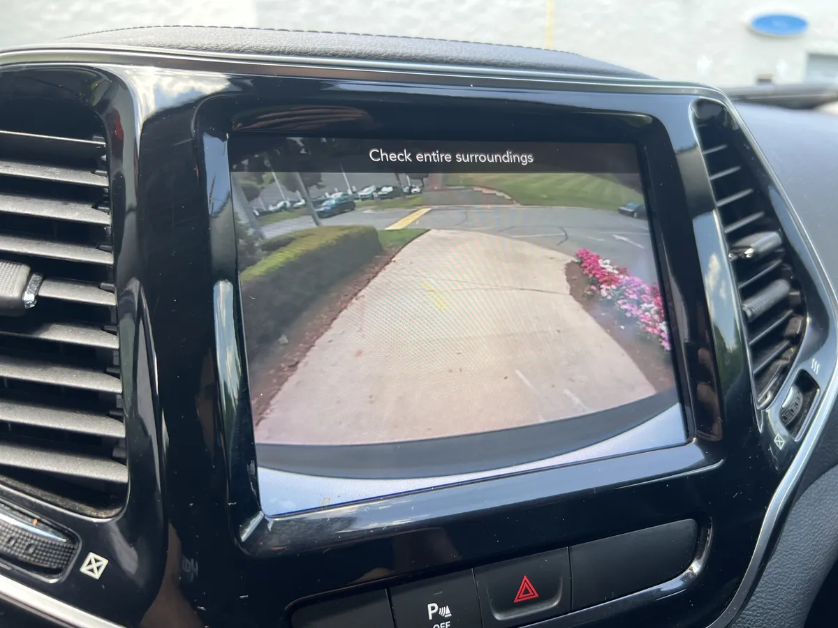 2020 Jeep Cherokee Limited thumbnail 24