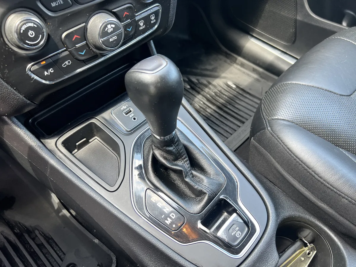2020 Jeep Cherokee Limited thumbnail 25