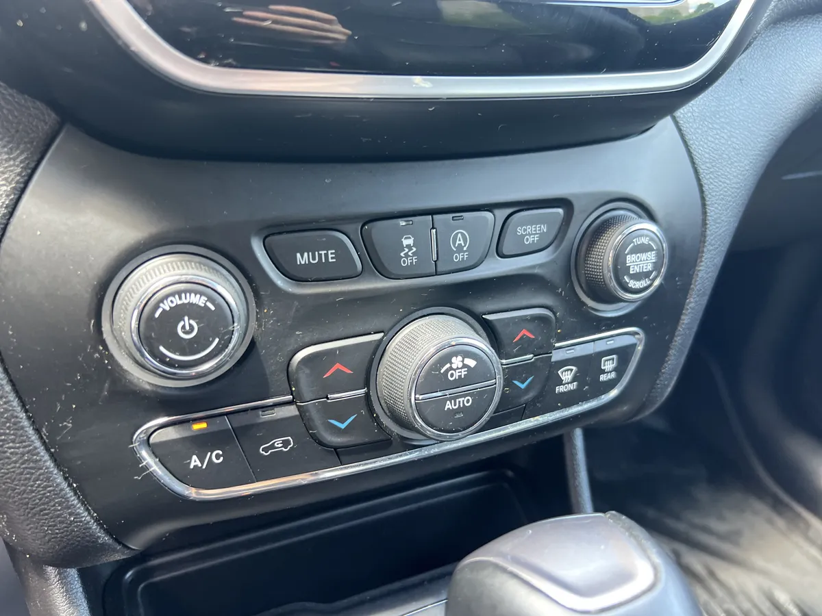 2020 Jeep Cherokee Limited thumbnail 27