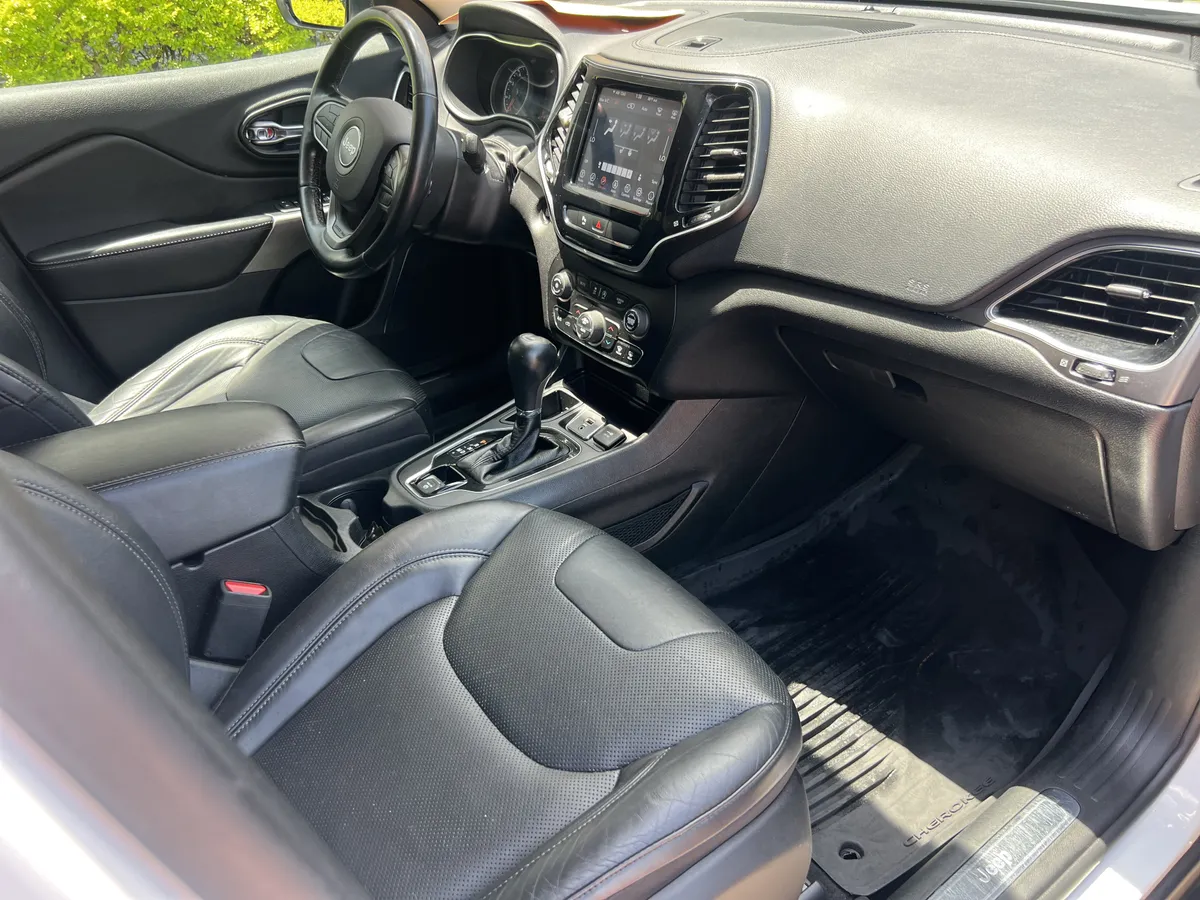 2020 Jeep Cherokee Limited thumbnail 32