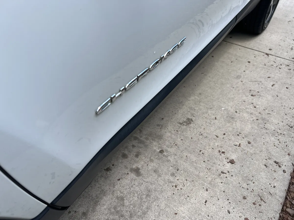 2020 Jeep Cherokee Limited thumbnail 6