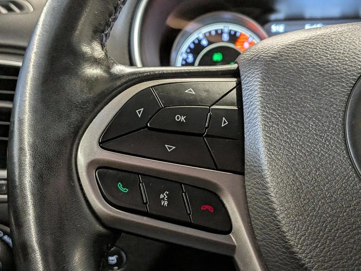 2020 Jeep Cherokee Limited thumbnail 12
