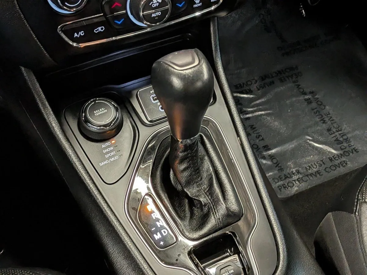 2020 Jeep Cherokee Limited thumbnail 17