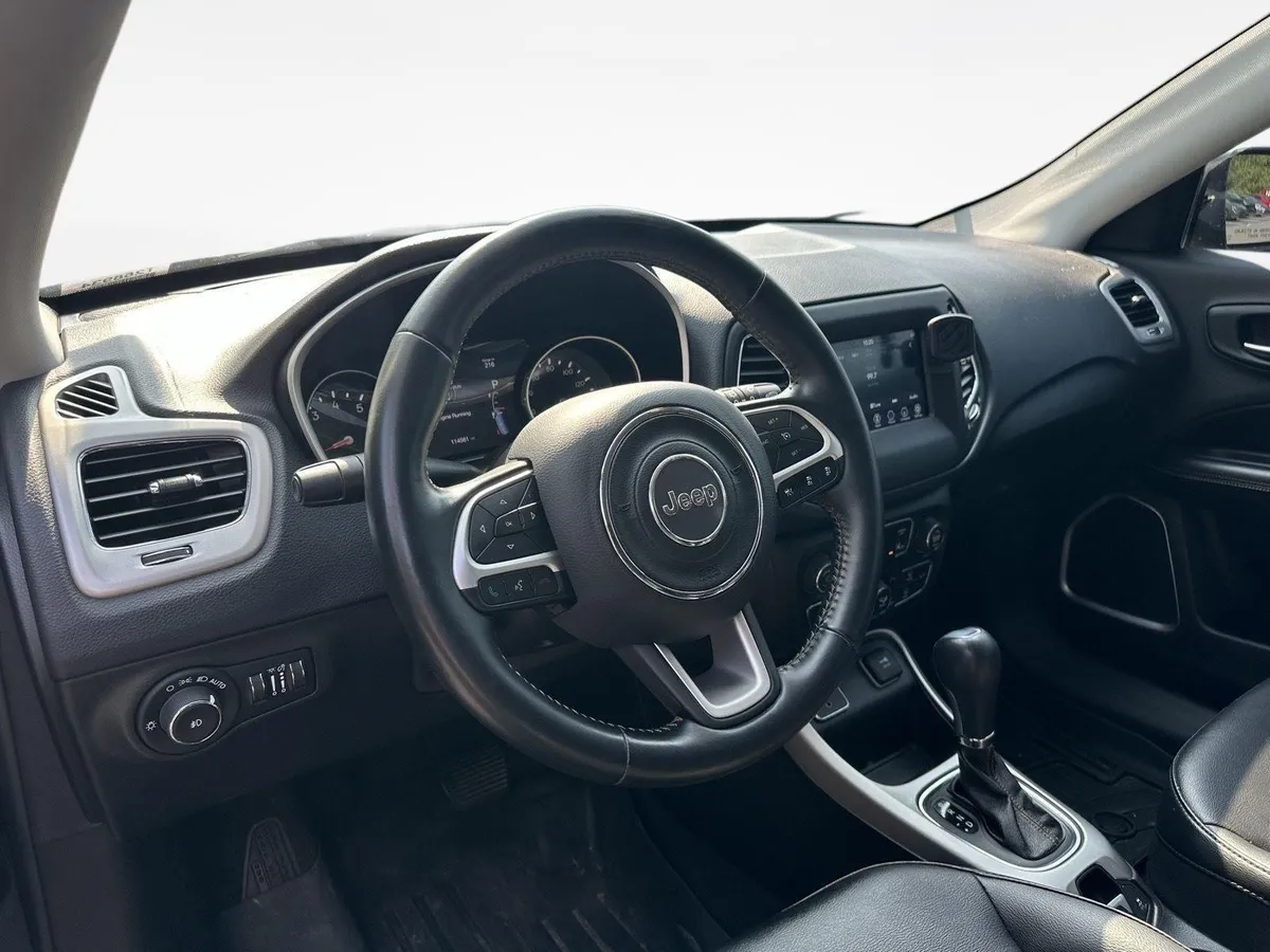 2020 Jeep Compass Latitude w/Sun/Safety Pkg thumbnail 11