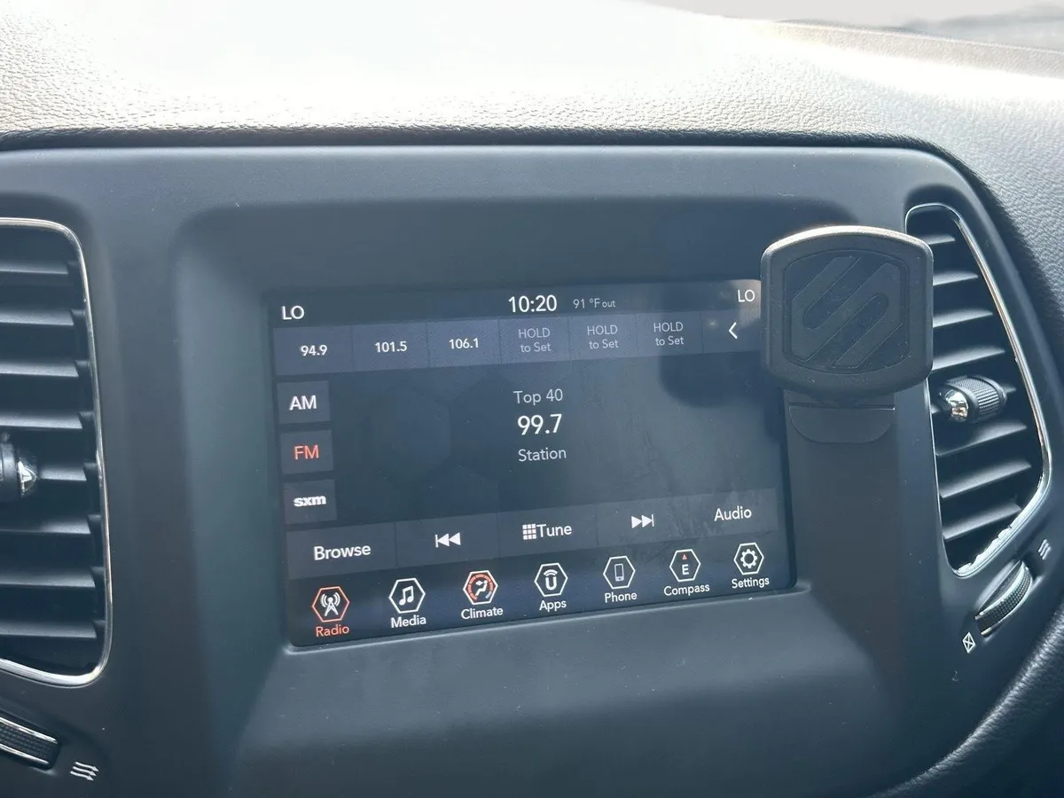 2020 Jeep Compass Latitude w/Sun/Safety Pkg thumbnail 12