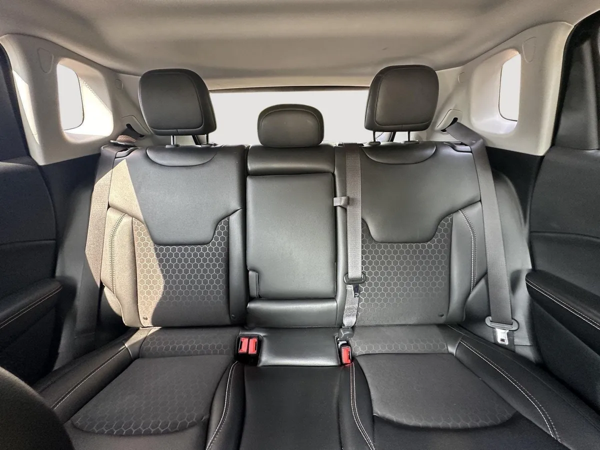 2020 Jeep Compass Latitude w/Sun/Safety Pkg thumbnail 13