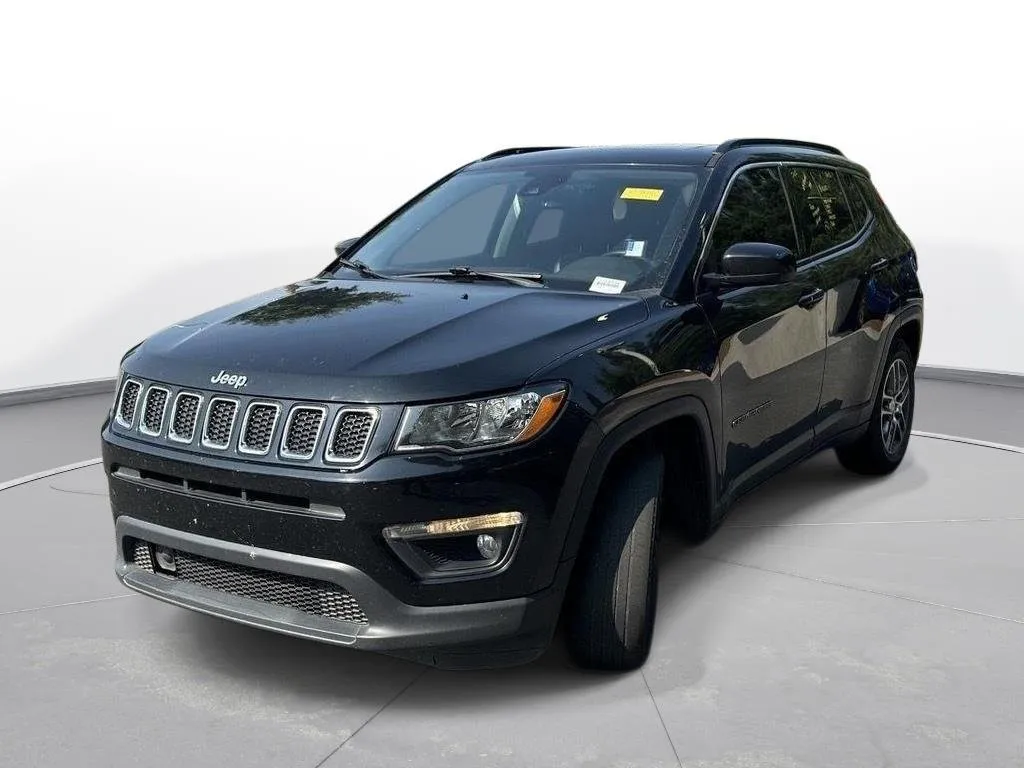 2020 Jeep Compass Latitude w/Sun/Safety Pkg thumbnail 2