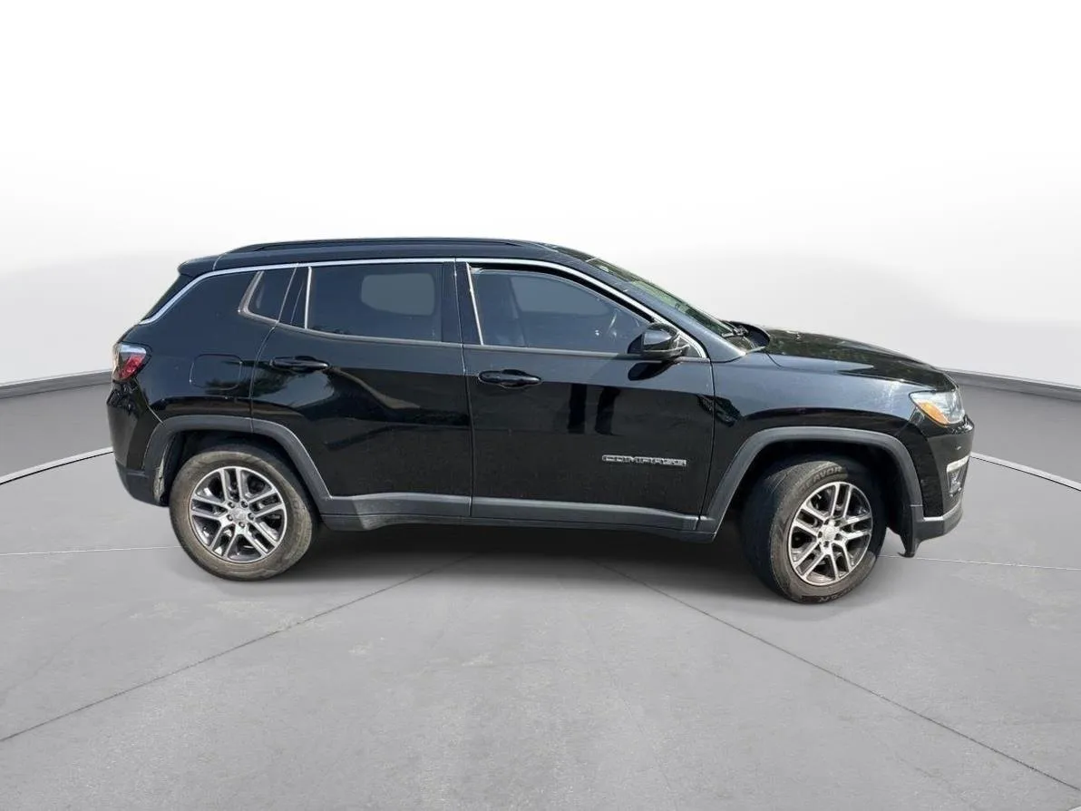 2020 Jeep Compass Latitude w/Sun/Safety Pkg thumbnail 5