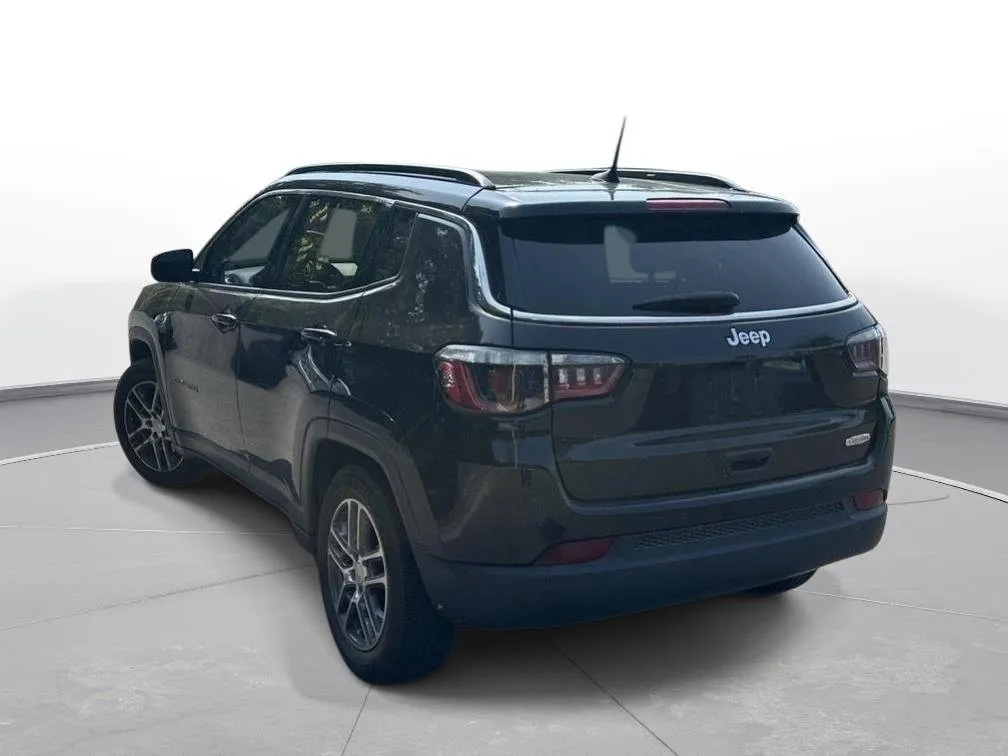 2020 Jeep Compass Latitude w/Sun/Safety Pkg thumbnail 8