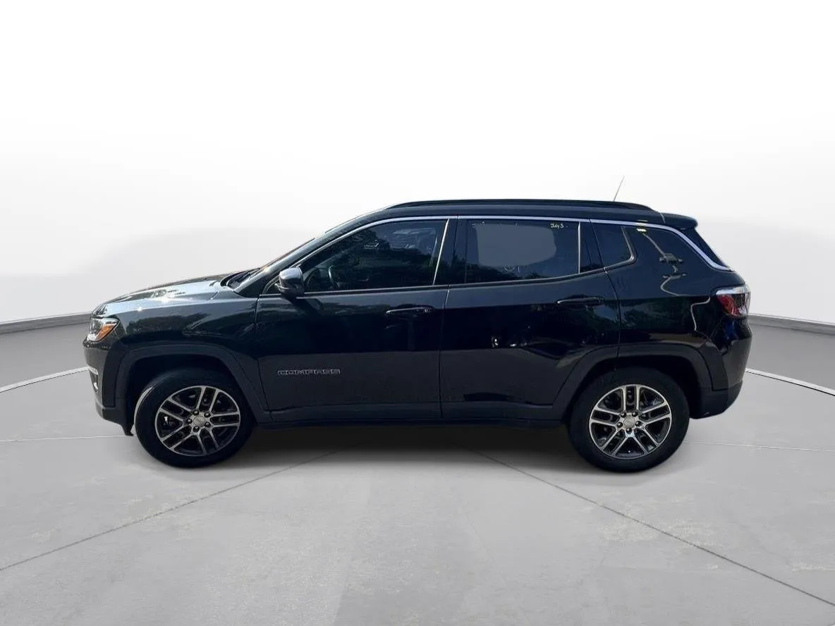 2020 Jeep Compass Latitude w/Sun/Safety Pkg thumbnail 9