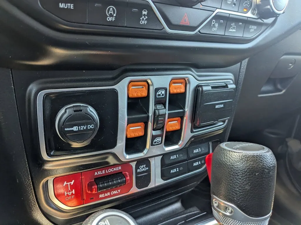 2020 Jeep Gladiator Mojave thumbnail 19