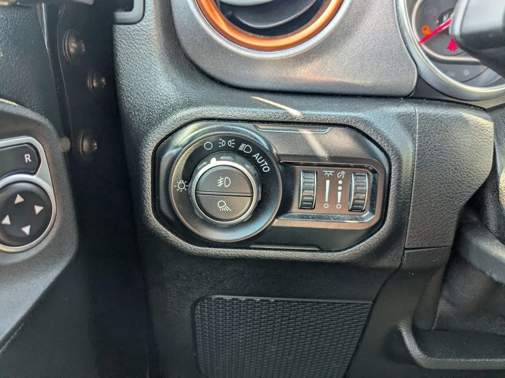 2020 Jeep Gladiator Mojave thumbnail 22